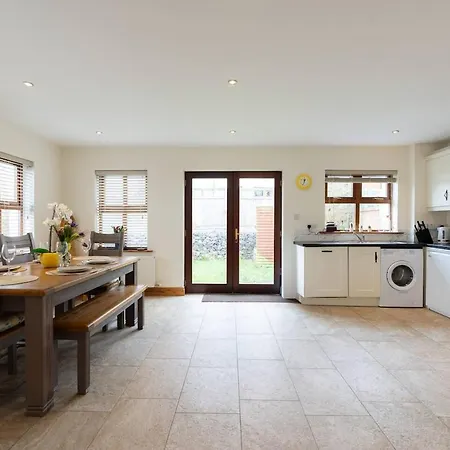 Townside - New Town Dingle