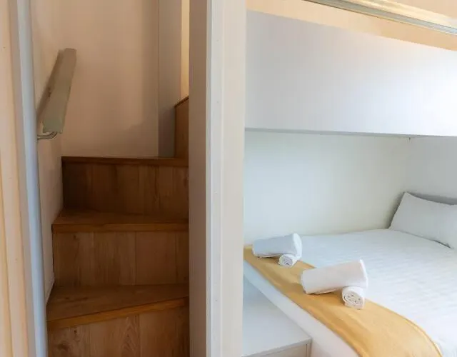 Townside - New Town * Dingle